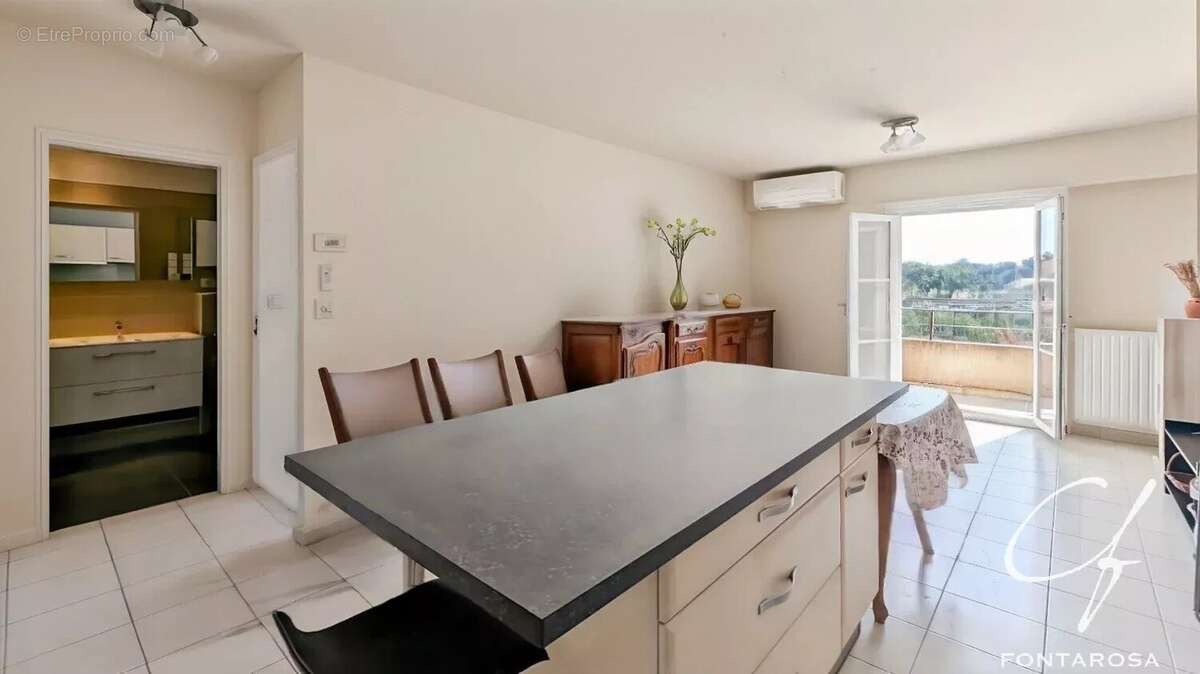 Appartement à ROQUEBRUNE-SUR-ARGENS