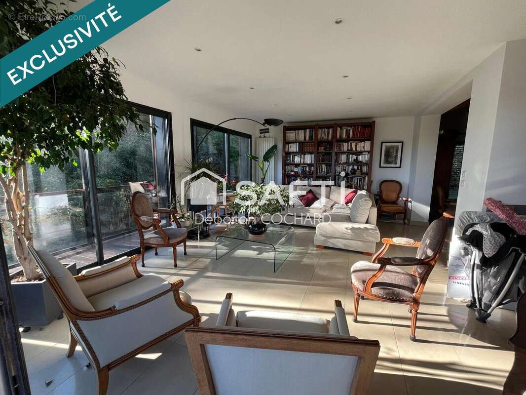Maison 256 m² à Saint-Clement-De-Riviere  - photo 9