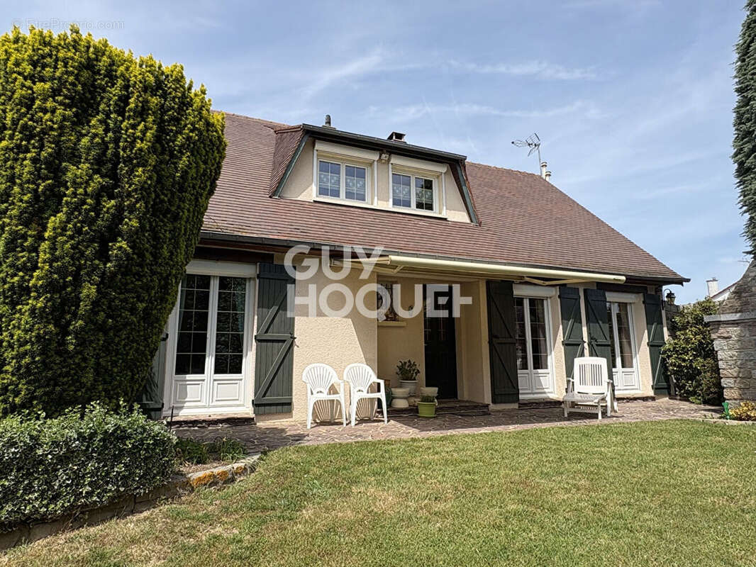 Maison à RUEIL-LA-GADELIERE