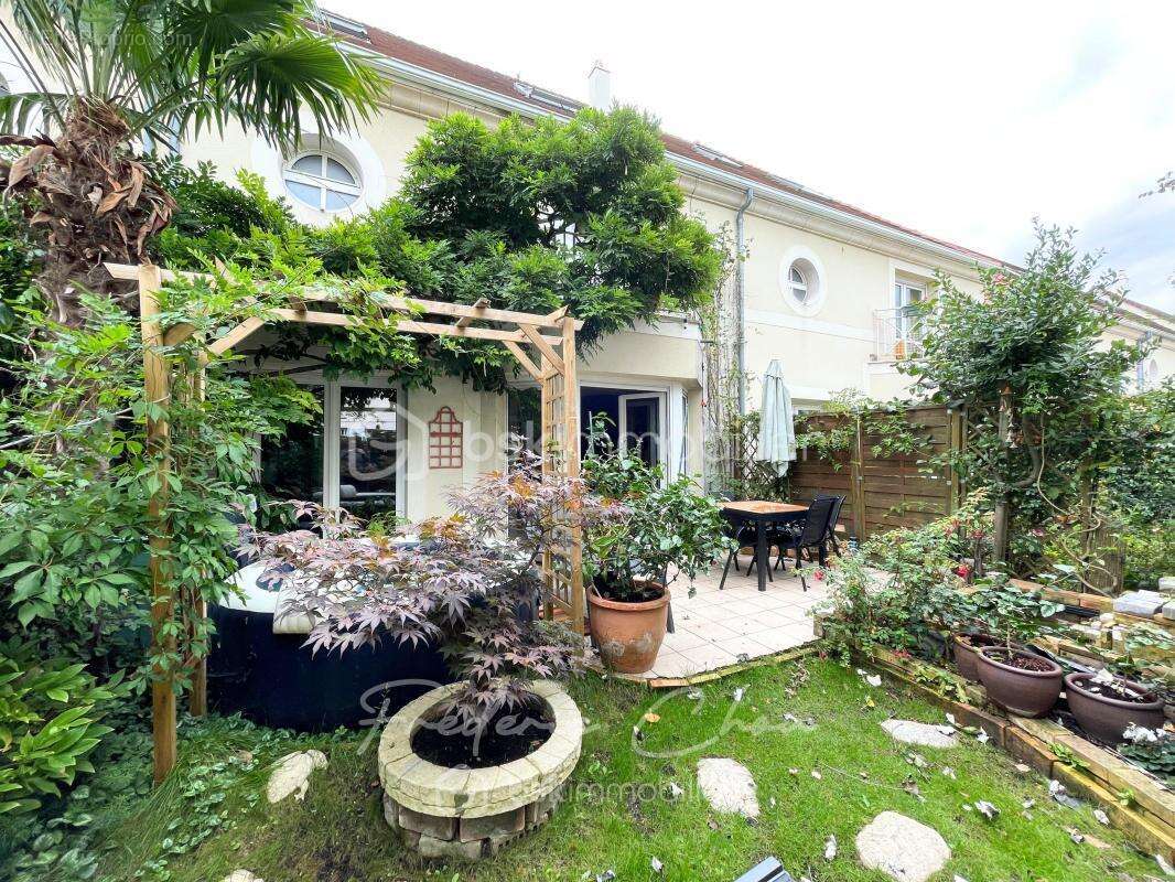 Maison à BUSSY-SAINT-GEORGES