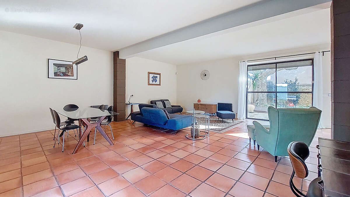 Maison à JONQUIERES-SAINT-VINCENT