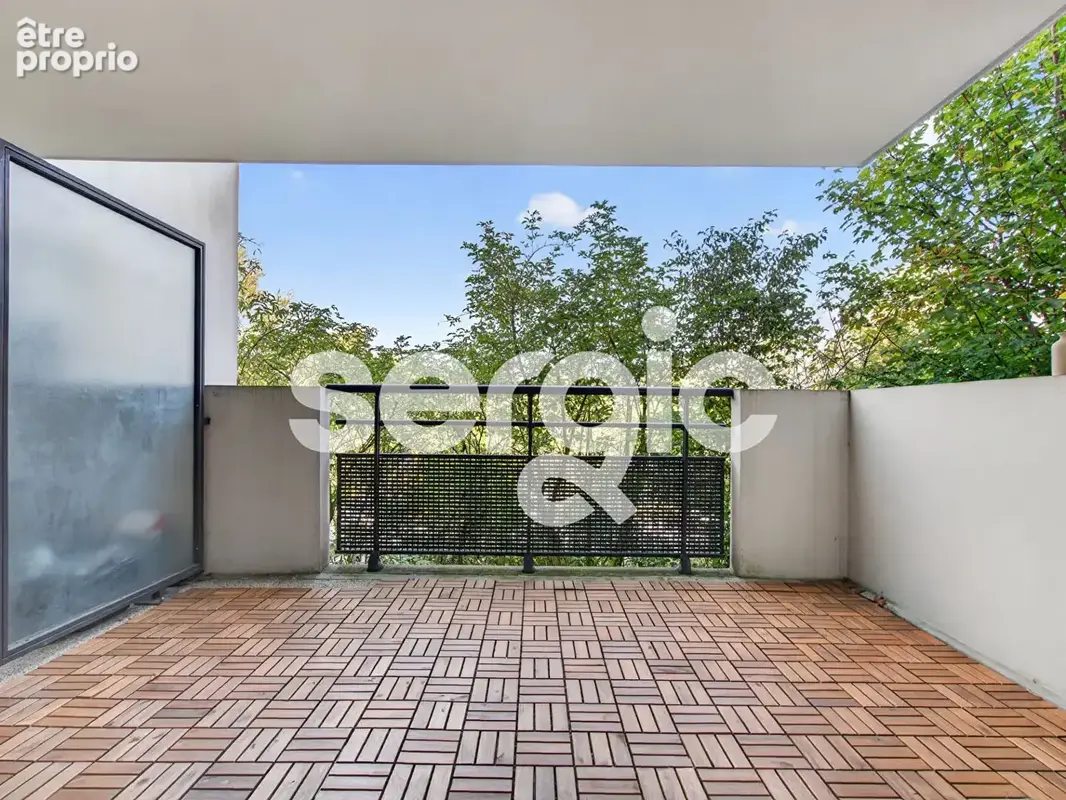 Carrieres-sous-poissy - t2 42.5m² avec balcon + piscine + parking - libre d'occupation - photo 3