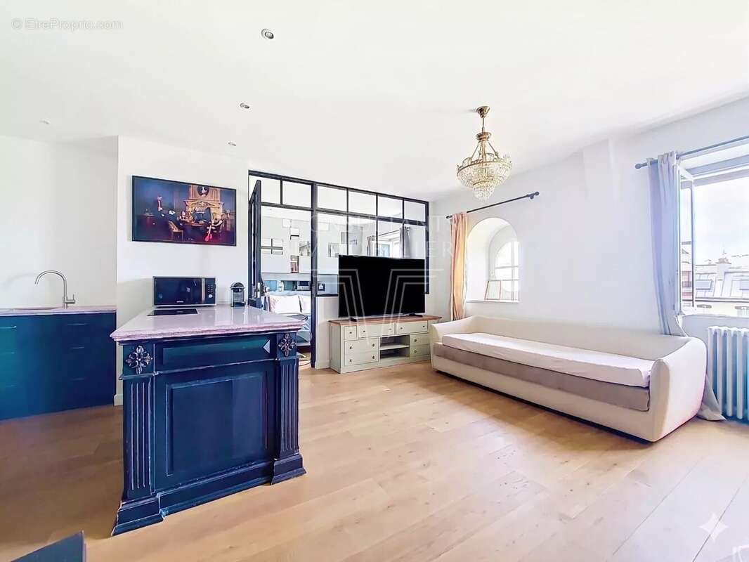 Appartement à PARIS-8E