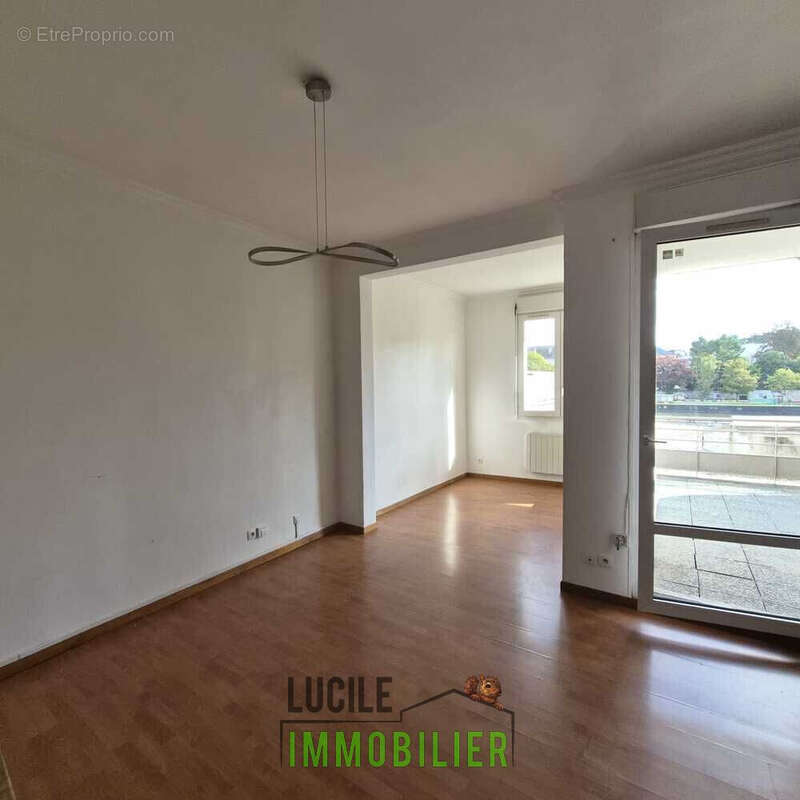 Appartement T2 idéalement situé - 44 m² 2 - Appartement à CREIL