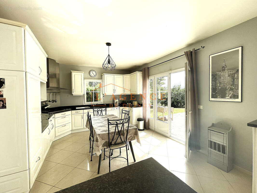 Maison à COUTEVROULT