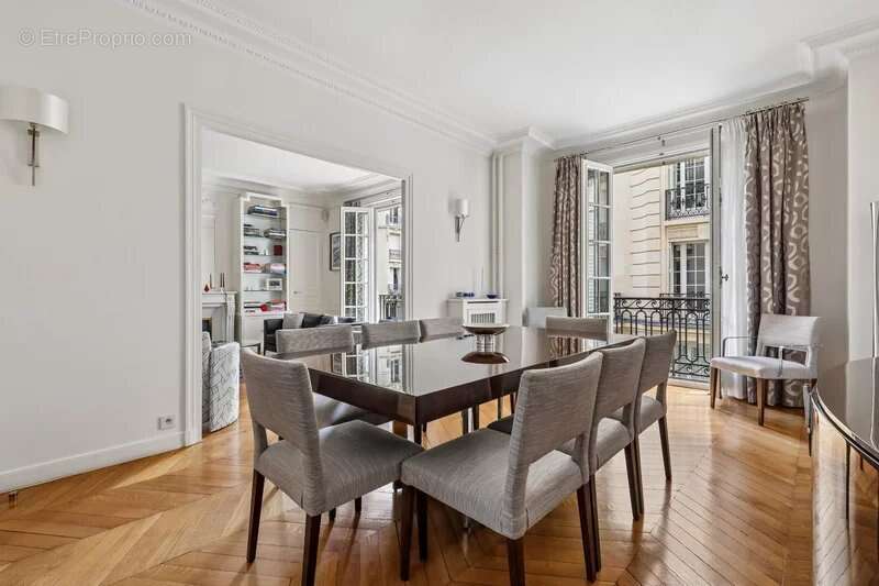 Appartement à NEUILLY-SUR-SEINE