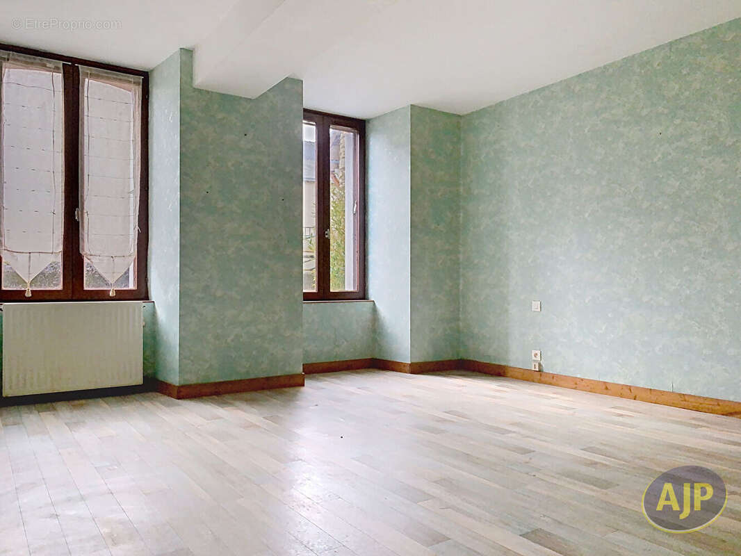 Maison à LE BOURG-D'IRE