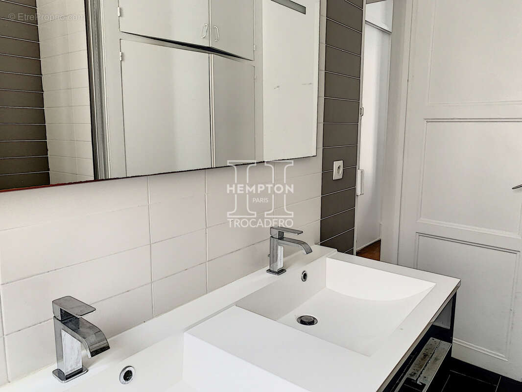 Appartement à PARIS-16E