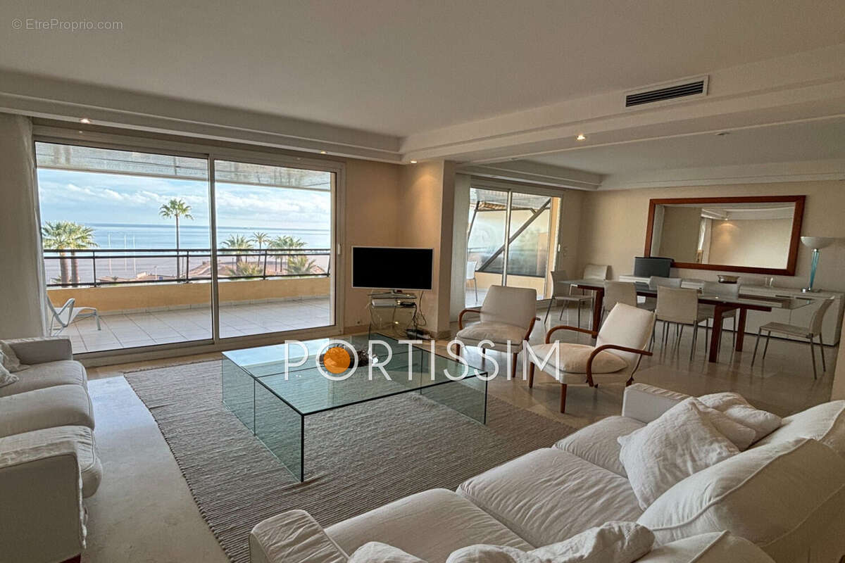 Appartement à SAINT-LAURENT-DU-VAR