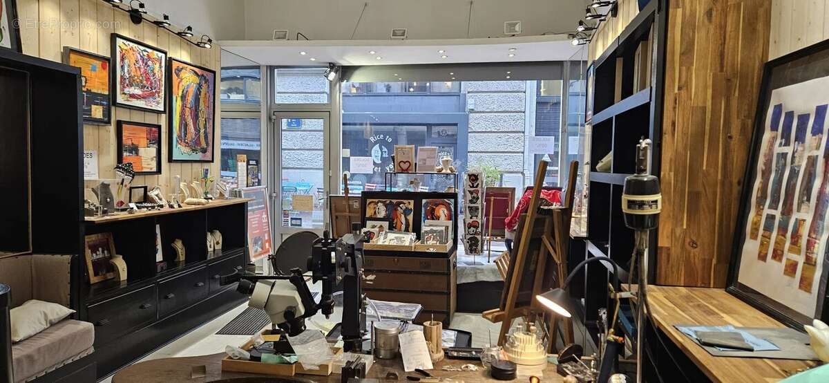 Aix-les-Bains à vendre fonds de commerce bijouterie 55m² - photo 3