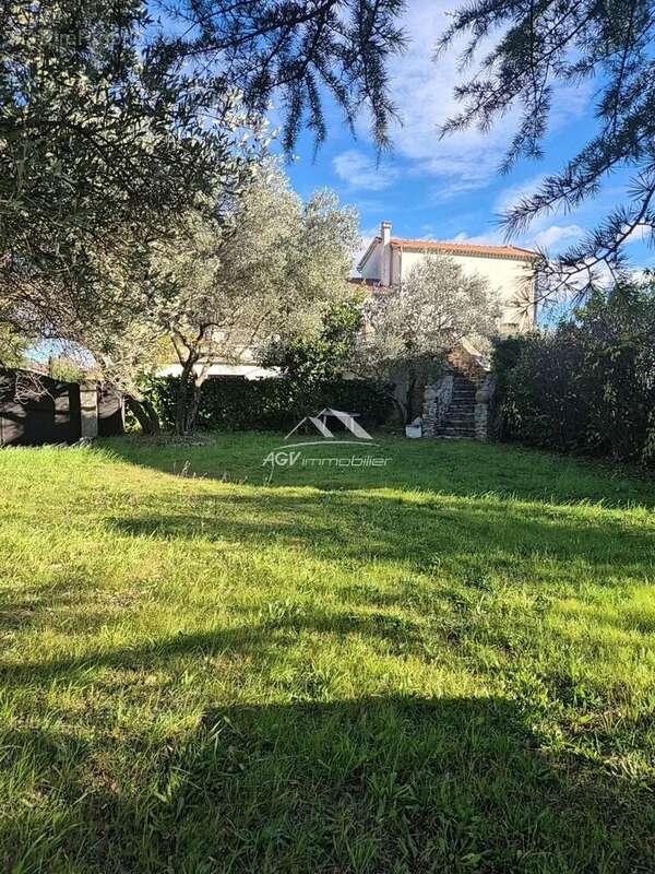 Maison à SAINT-HILAIRE-DE-BRETHMAS