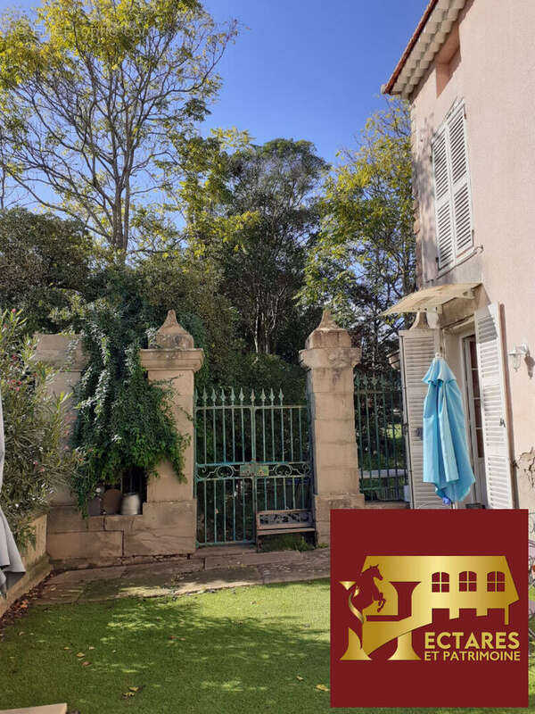 Domaine historique  aux portes d'un village provençal - photo 4