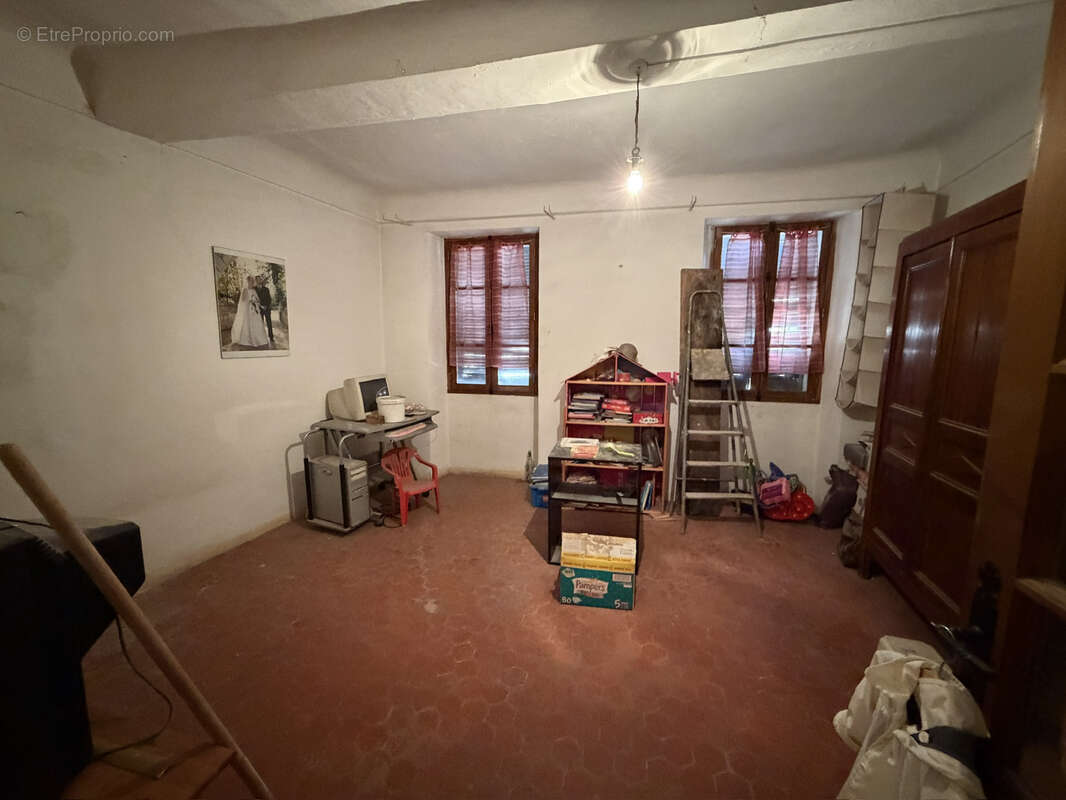 A rénover grande maison de village gros potentielle - photo 3