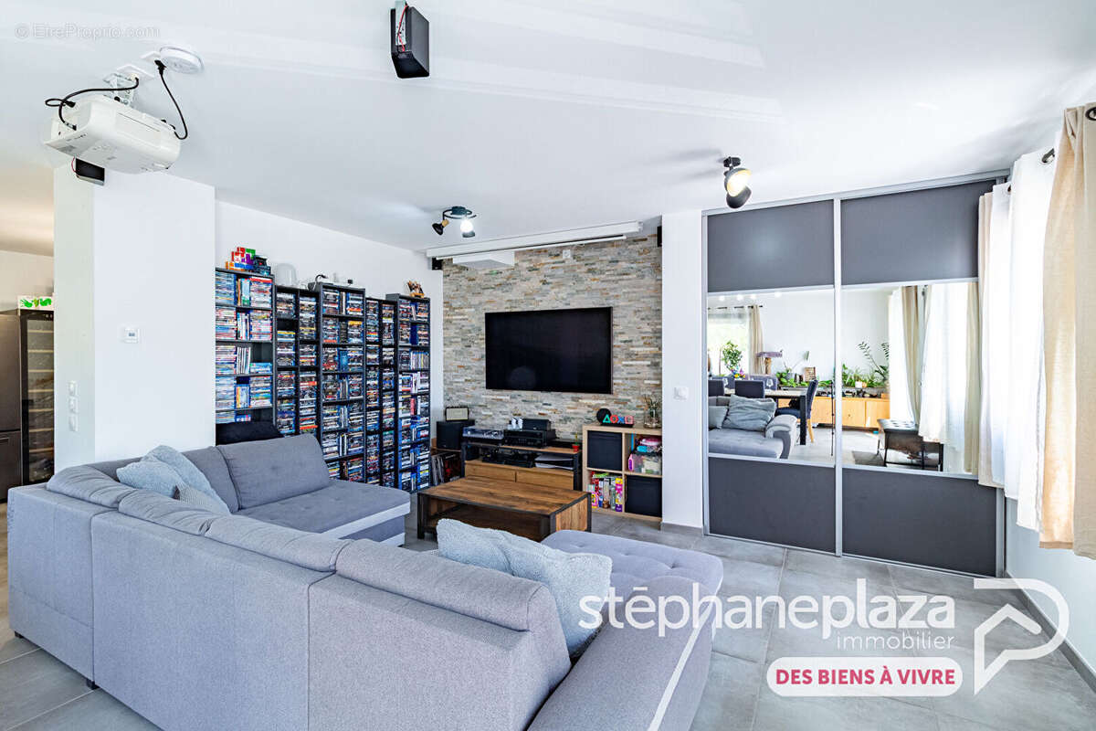 Maison individuelle de 2021 à AMBERIEUX-EN-DOMBES : 110m², 3 chambres + espace bureau/jeux, garage et terrain - photo 7