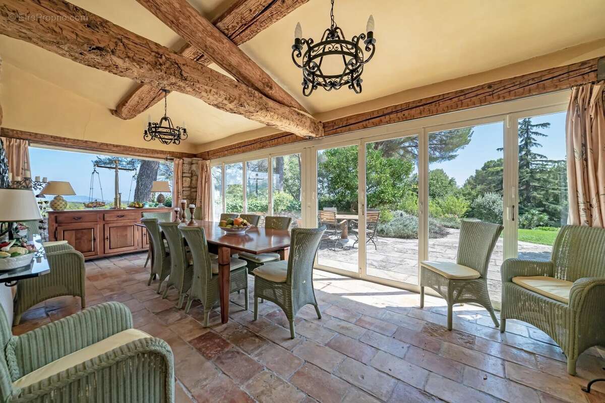 Maison à ROQUEFORT-LES-PINS