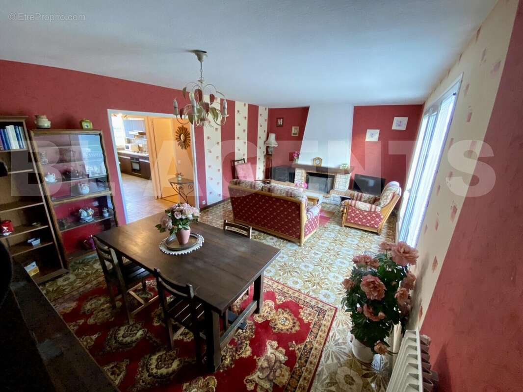 salon 2 - Maison à OTHIS