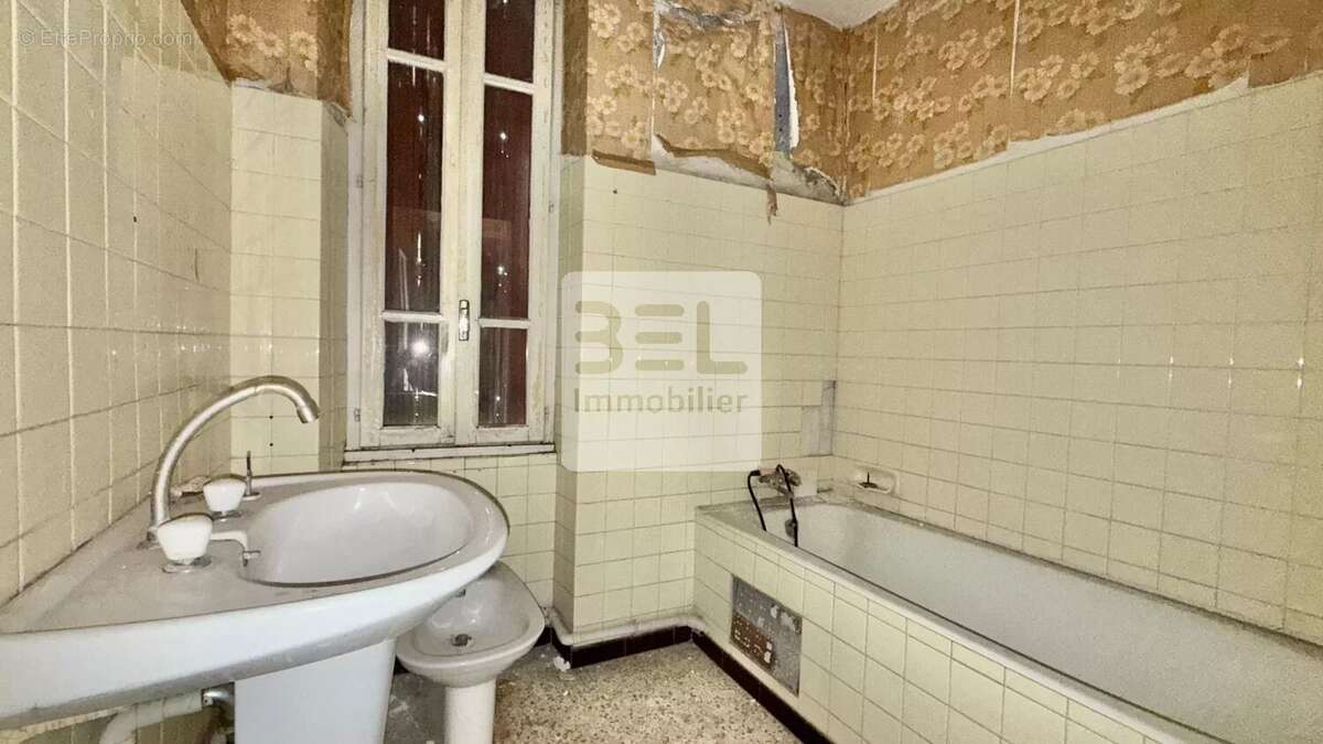 Appartement à BAGNOLS-SUR-CEZE