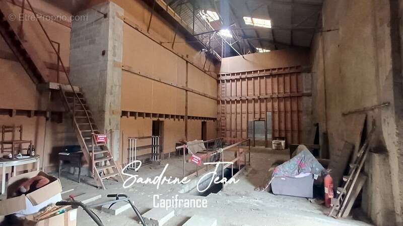 Commerce à FLEURY-SUR-ANDELLE