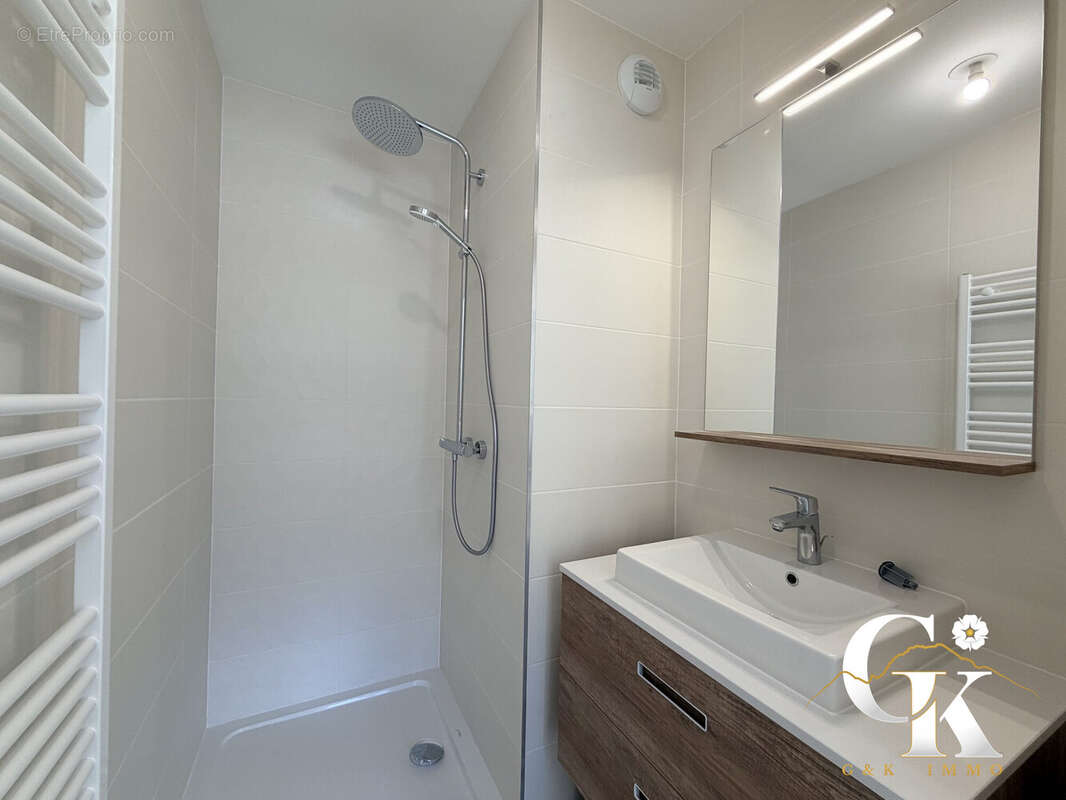 Appartement à SAINT-PAUL-DE-VARCES