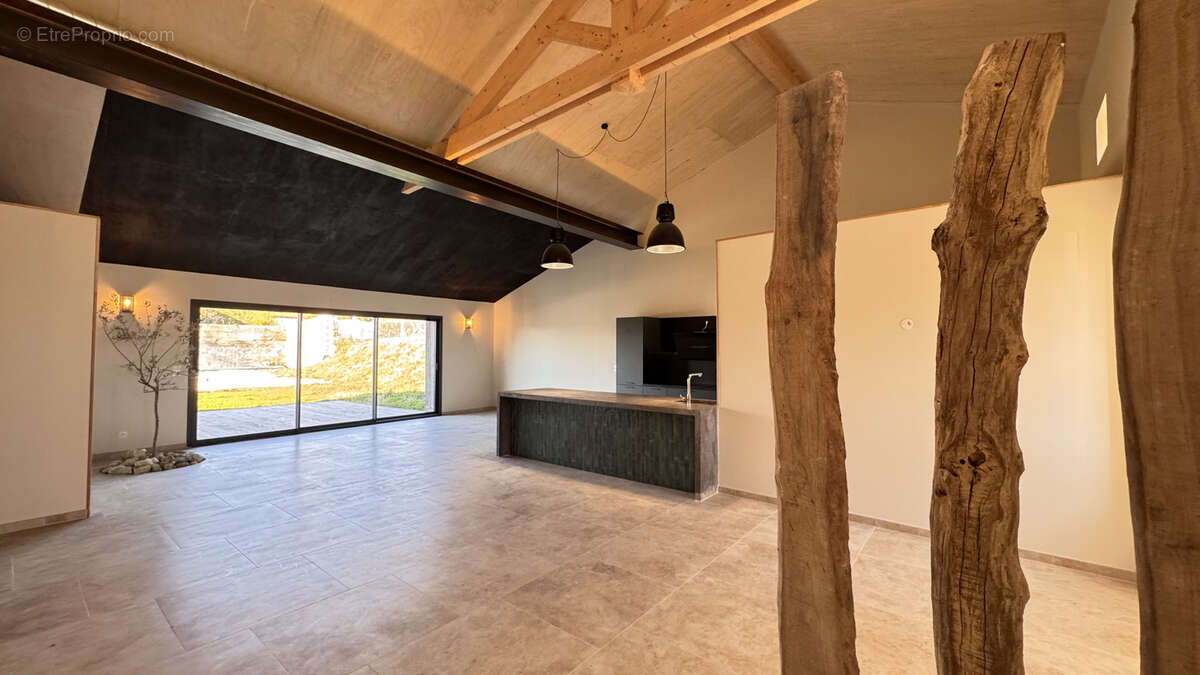 Maison à BARBEZIEUX-SAINT-HILAIRE