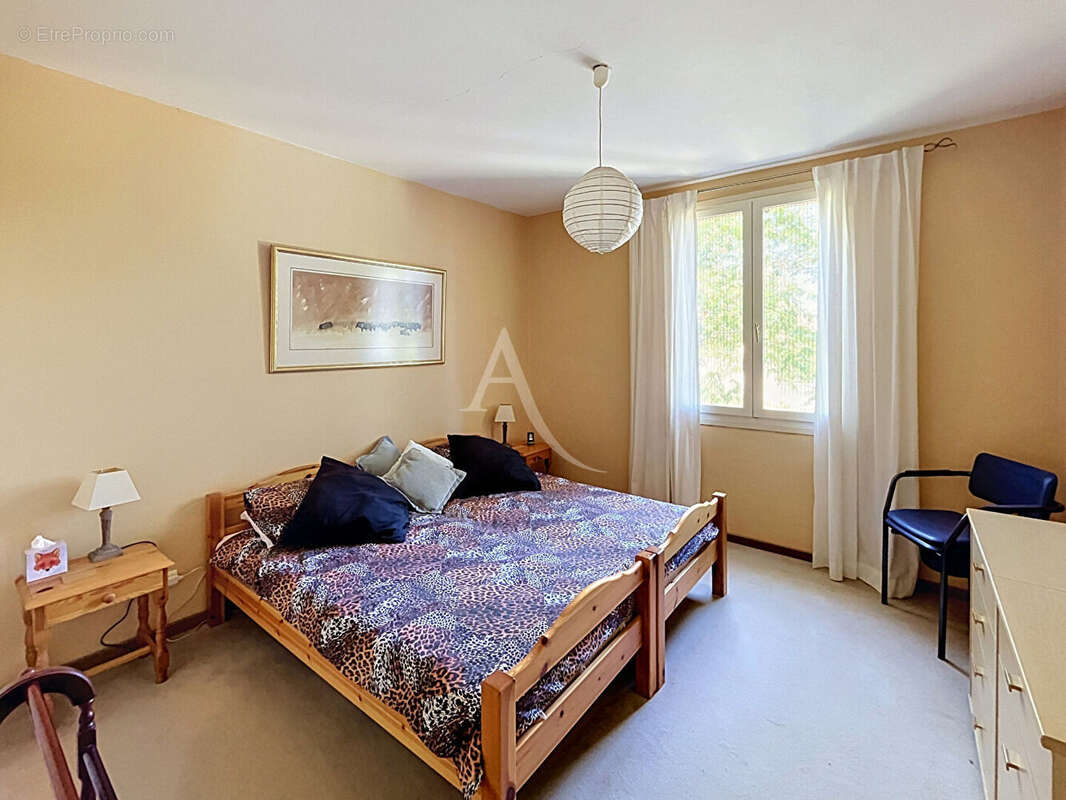 Maison plain pied de 229 m² avec 5 chambres, sous-sol complet, double garage et jardin clos à 3 minutes de Prayssac - photo 13
