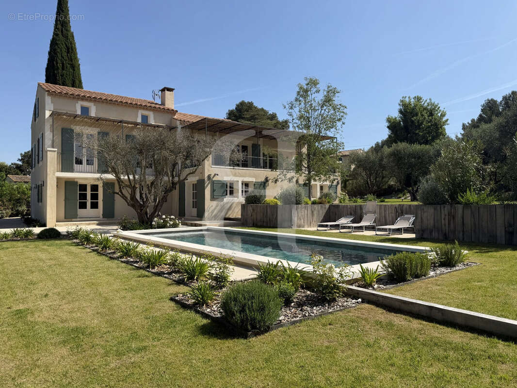 Maison à FONTVIEILLE