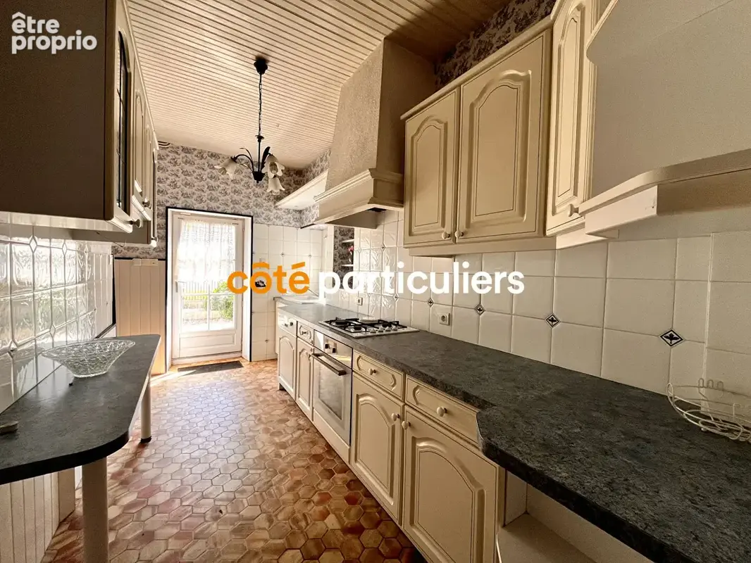 Le poiré-sur-vie -- demeure du xviii siècle -- 310 m² habitables -- 14 pièces -- piscine -- 2 logements -- proche commerce - photo 7