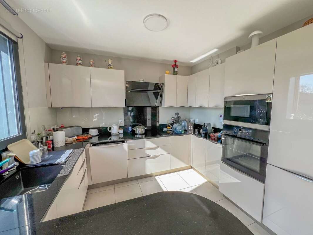 Appartement à LE MESNIL-SAINT-DENIS