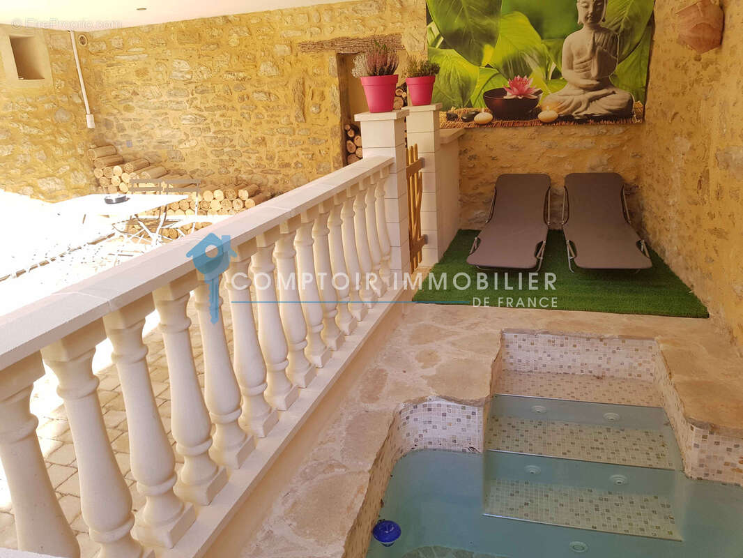 PROCHE PONT DU GARD : Grande maison de village avec bassin et terrasse tropézienne - photo 3