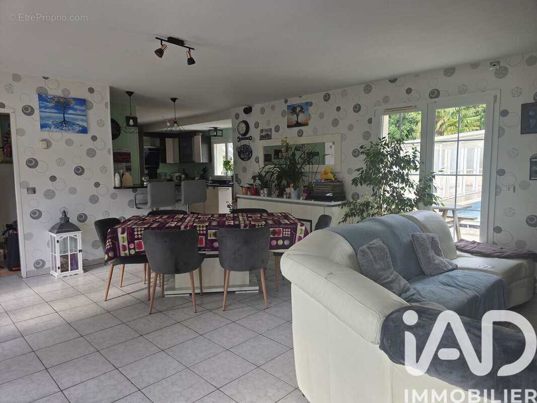 Maison 222 m² à Auvillars  - photo 7