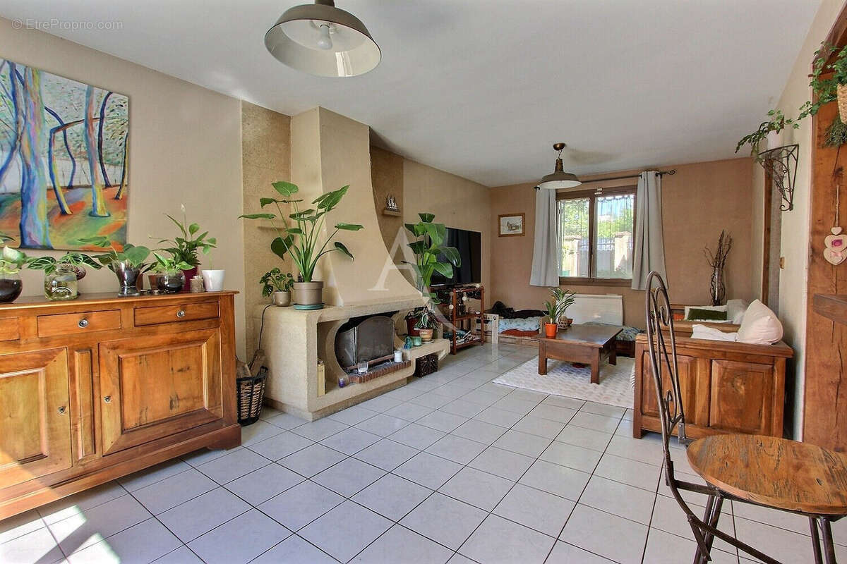 Maison à VILLENEUVE-LA-GARENNE