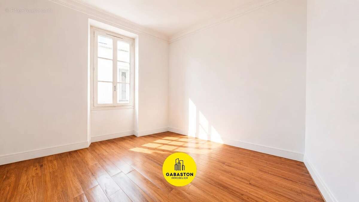 Appartement à MARSEILLE-2E