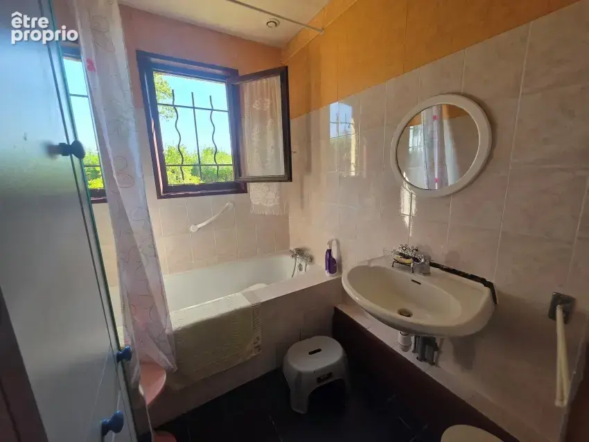 Maison 5 pièces 97 m² à vendre à Biollet (63640) - photo 8