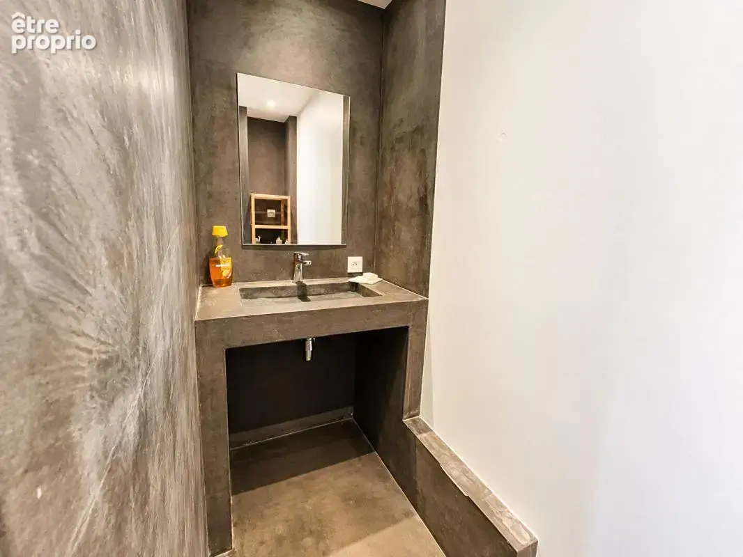 Immeuble Saint Sebastien Sur Loire : Commerce + 2 studios + colocation T4 - photo 8