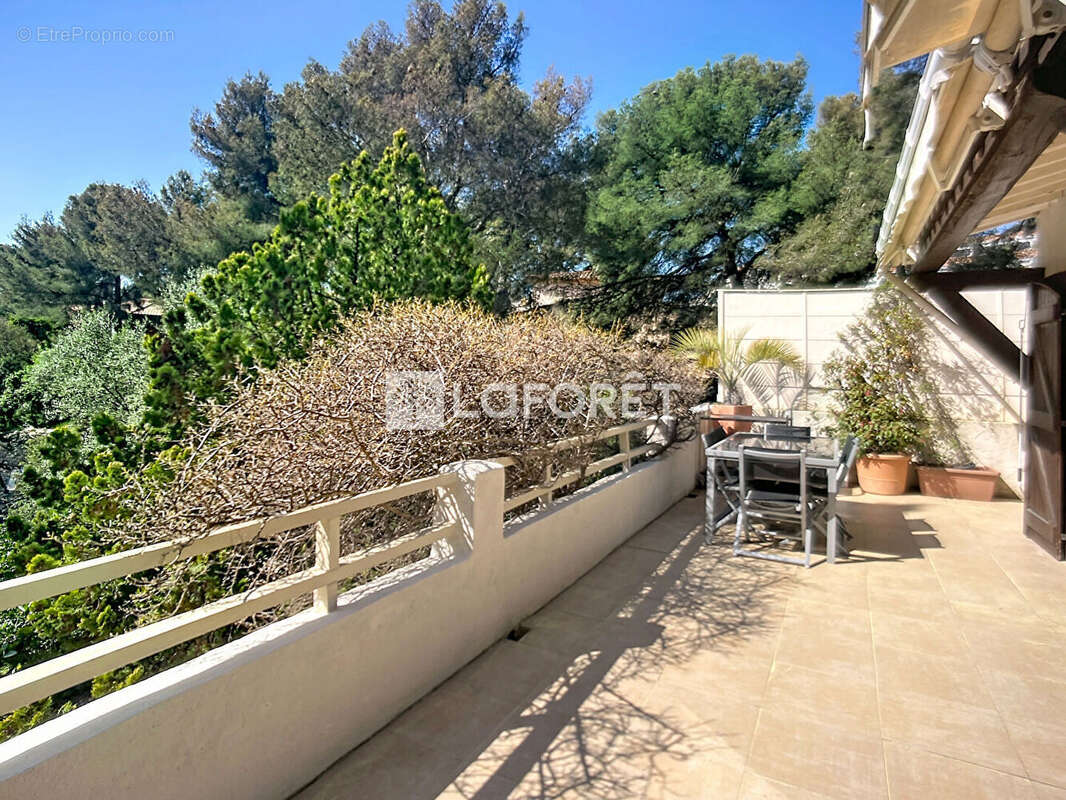 Maison à CEYRESTE