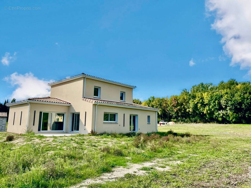 Maison à LES GRANGES-GONTARDES