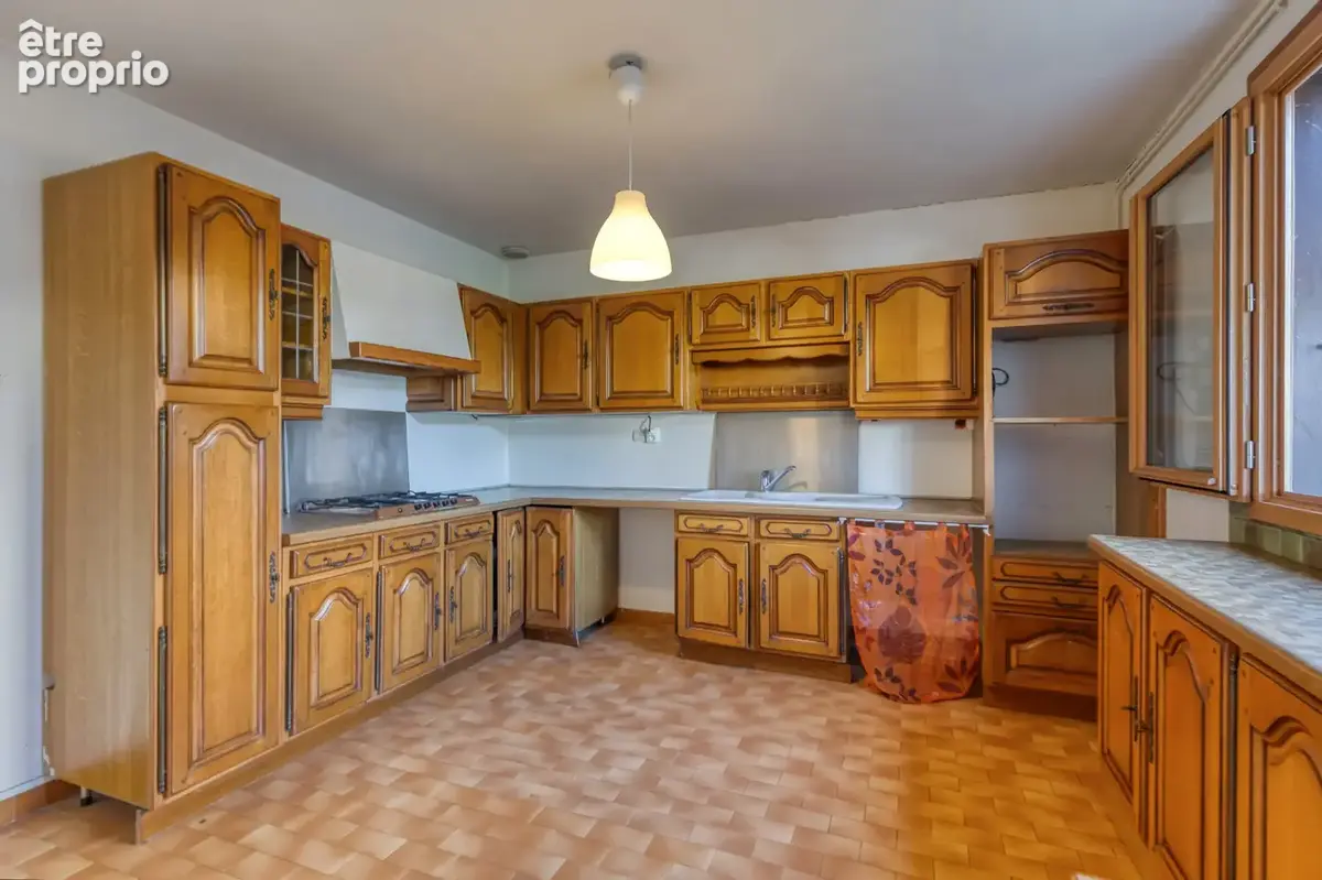 LE VERSOUD - Maison mitoyenne de 96 m2 habitables à rénover avec garage, sur terrain de 430 m2 - photo 9