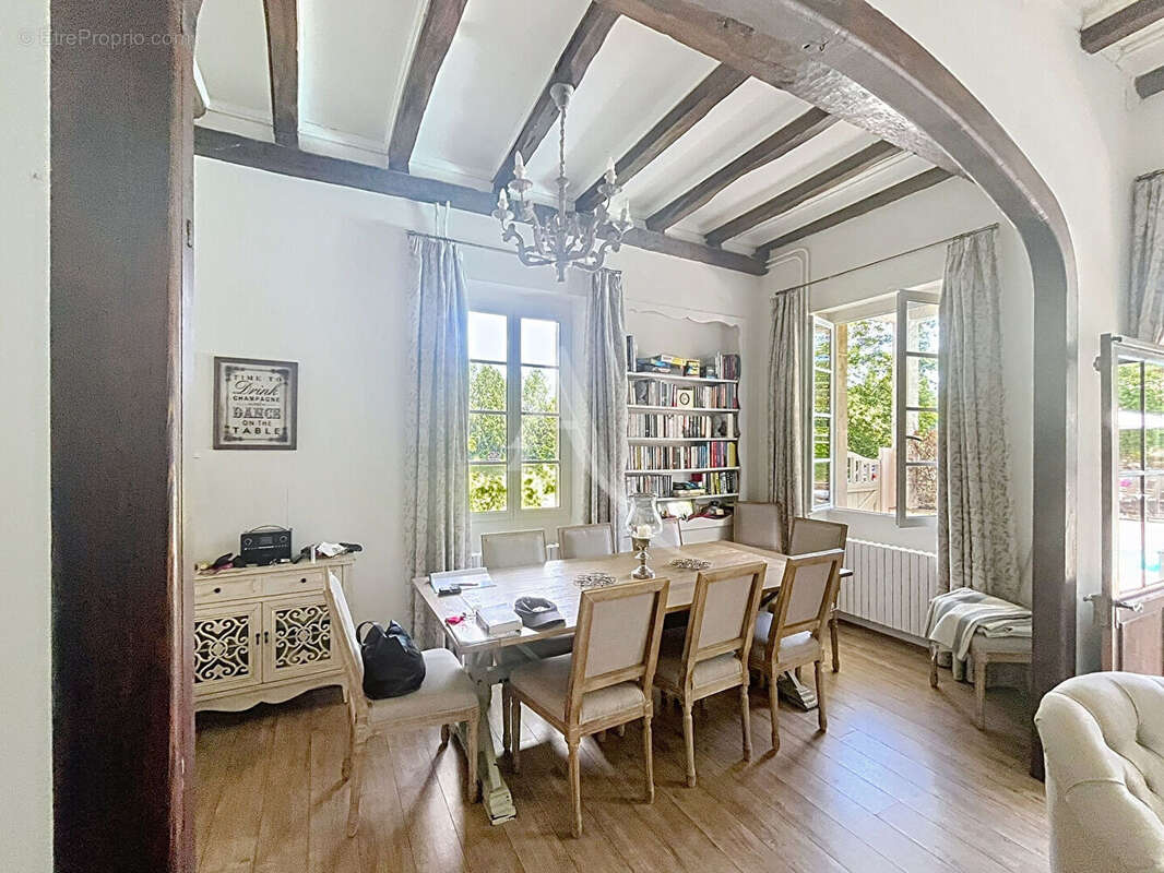 Élégante maison en pierre avec vue dégagée sur la rivière, piscine - photo 3