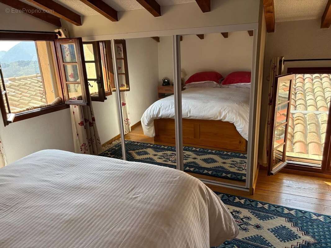 Appartement à BERRE-LES-ALPES