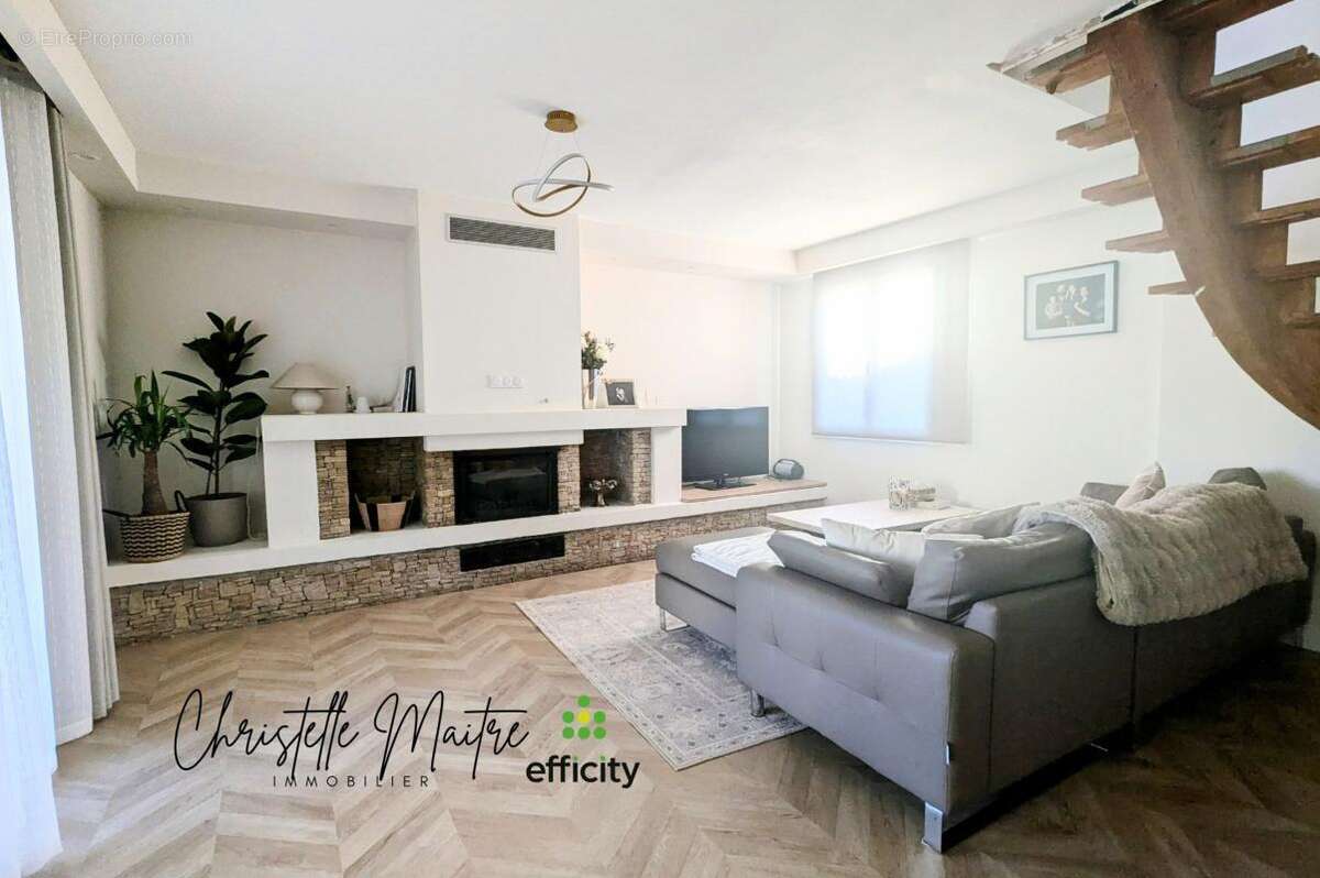 Maison à SAINT-MARTIN-DE-CRAU