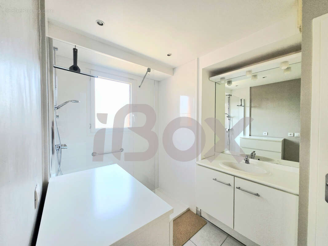 Appartement T2 en toit-terrasse avec jardin privatif   Châteaubanne - photo 5