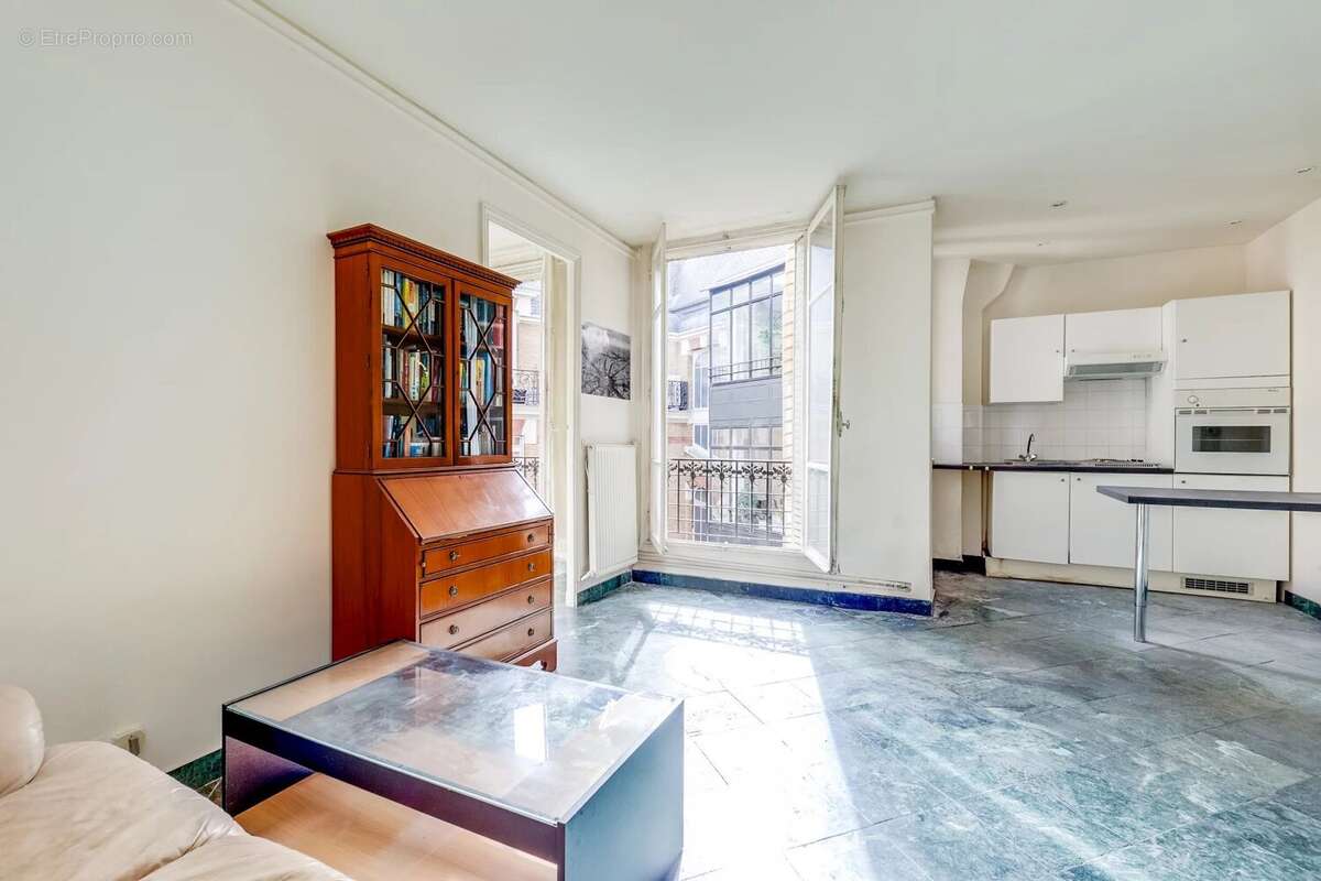 Appartement à PARIS-8E