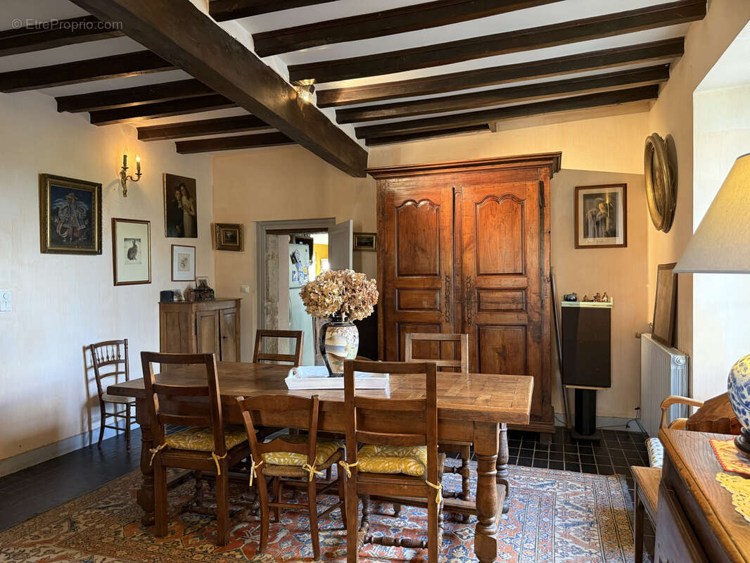 Maison de maitre avec dépendances et piscine au calme sur 11ha à Castelnau d’Auzan Labarrère - photo 4