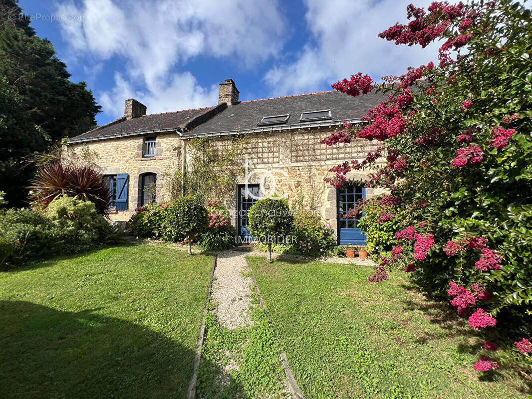 Maison à SURZUR