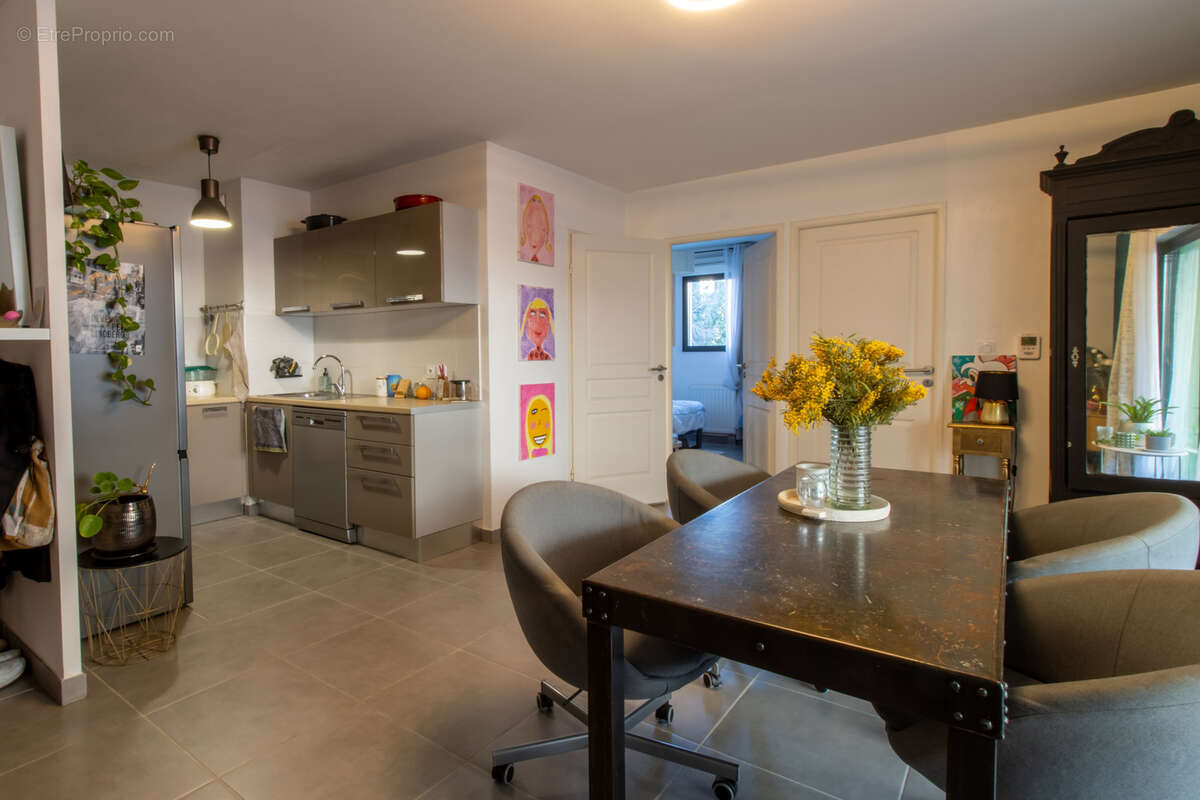 Vends Appartement T3 avec garage, terrasse, ascenceur - quartier Antigone Hotel de ville Montpellier - photo 4