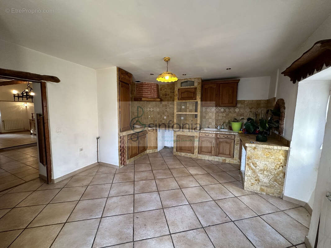 Maison à ALLEGRE-LES-FUMADES