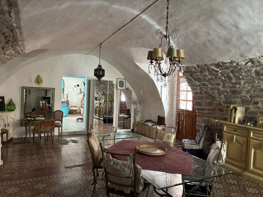 Maison à CANNES-ET-CLAIRAN