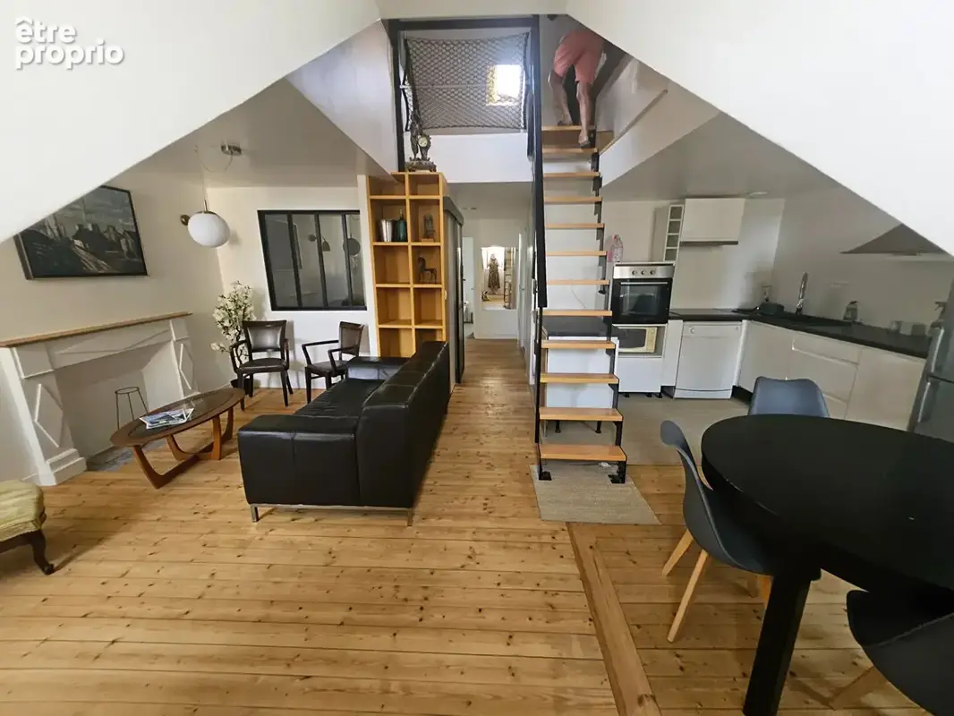 "DINAN -Place Saint-Sauveur : Appartement de caractère rénové avec vue sur "la Basilique" meublé ! - photo 3