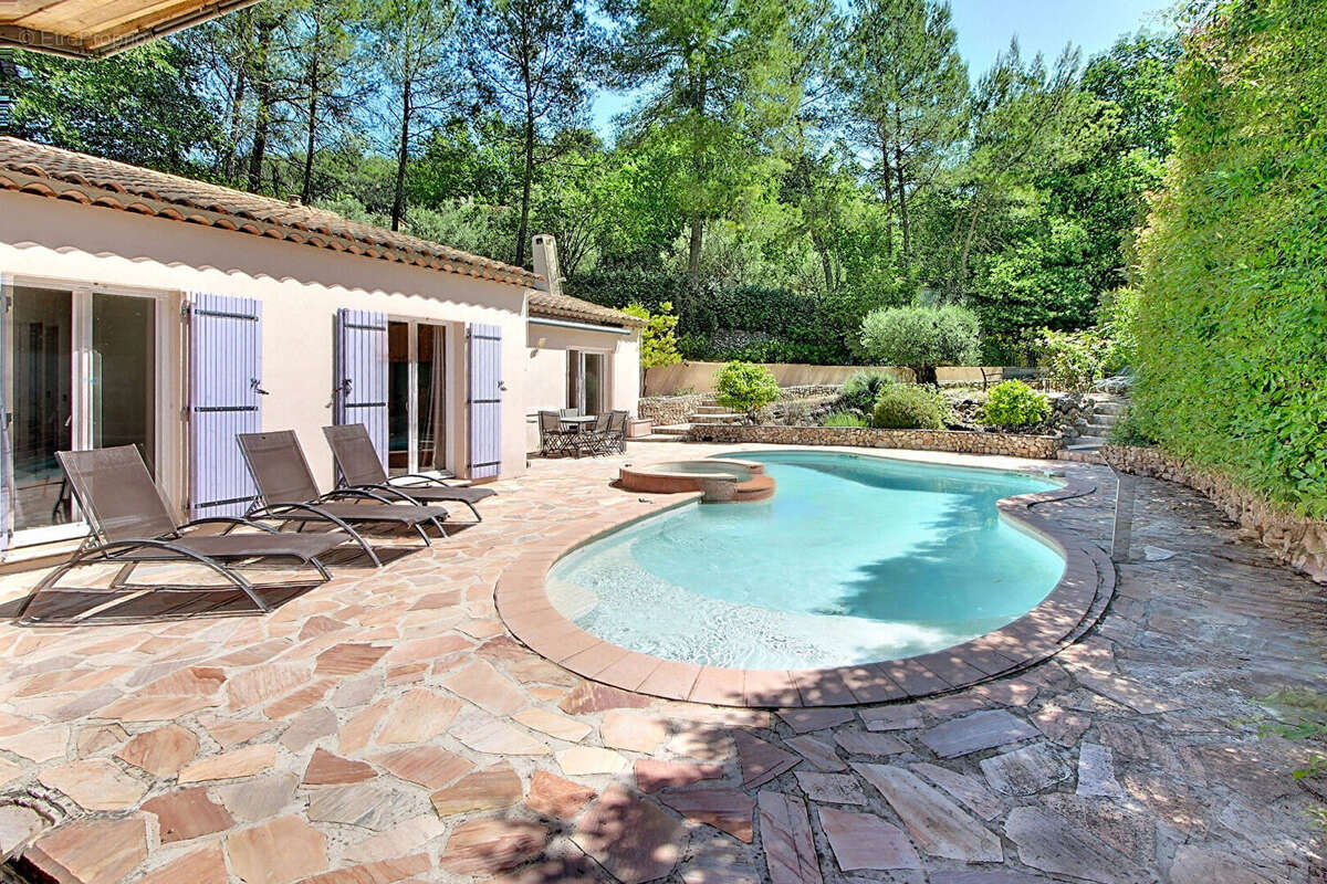Maison à LORGUES