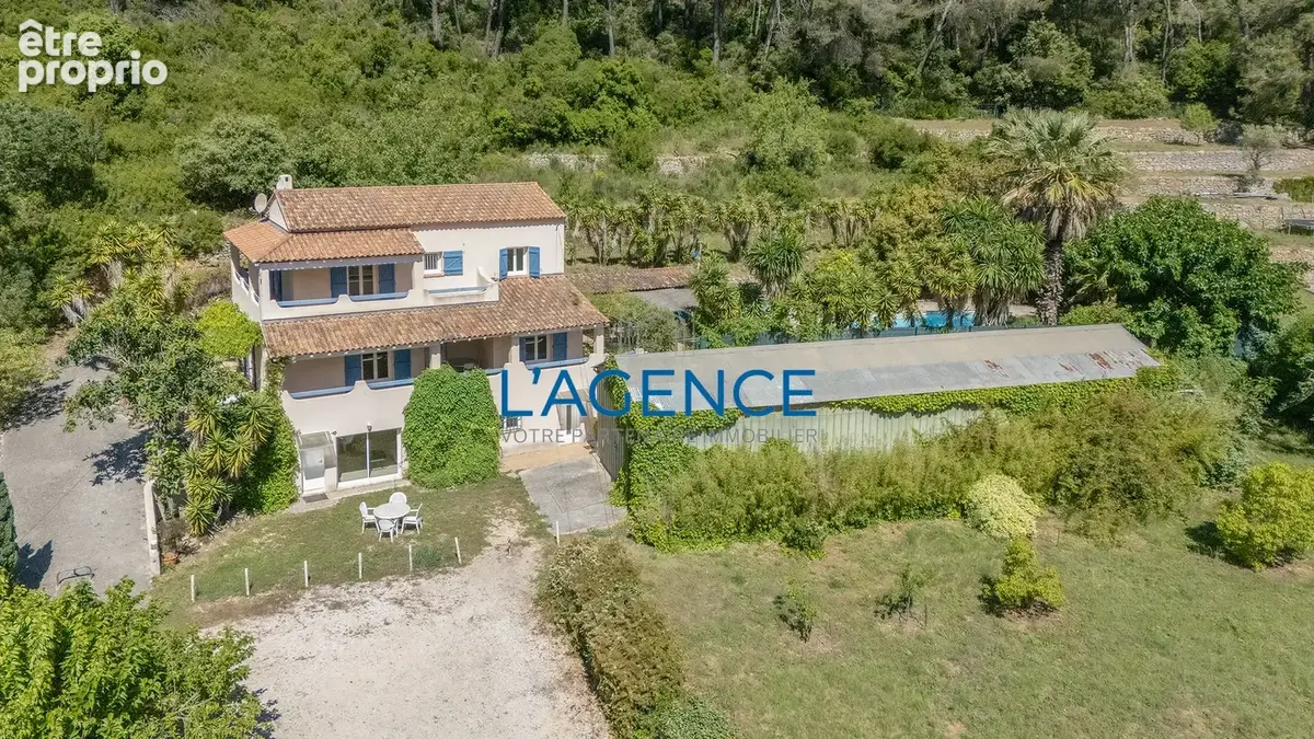 CARQUEIRANNE VILLA 233m2 - 8 Chambres  - Terrain 7023m avec piscine - photo 22